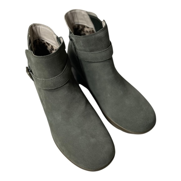 Skechers Parallel Day Date Women’s Sage Green Suede Wedge Ankle Boots - Picture 9 of 10